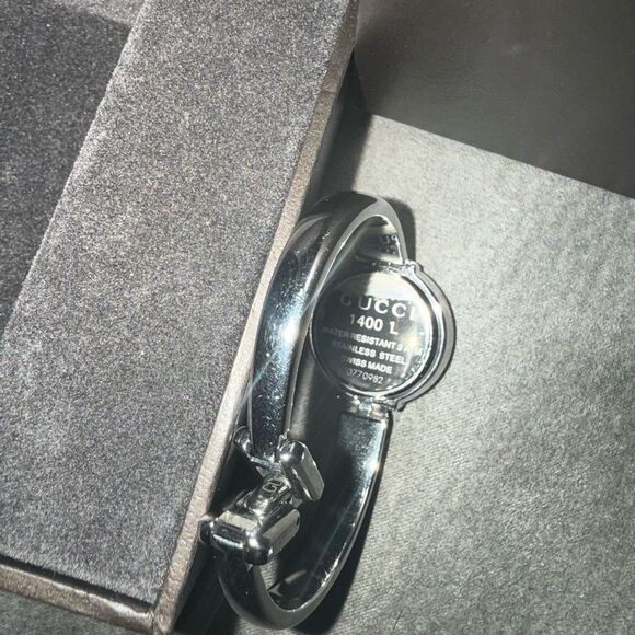 Women’s Gucci watch with box - Picture 5 of 8